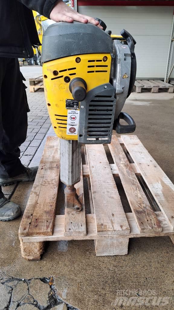 Wacker Neuson BH55 Saltitões