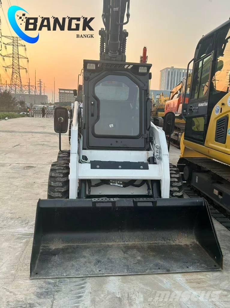  EARTHFORCE S300 Carregadora multifunções