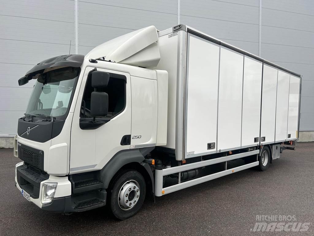 Volvo FL Caminhões de caixa fechada