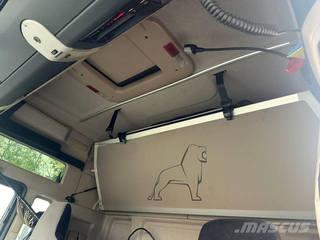 MAN TGX 33.500 Camiões de transporte de máquinas florestais