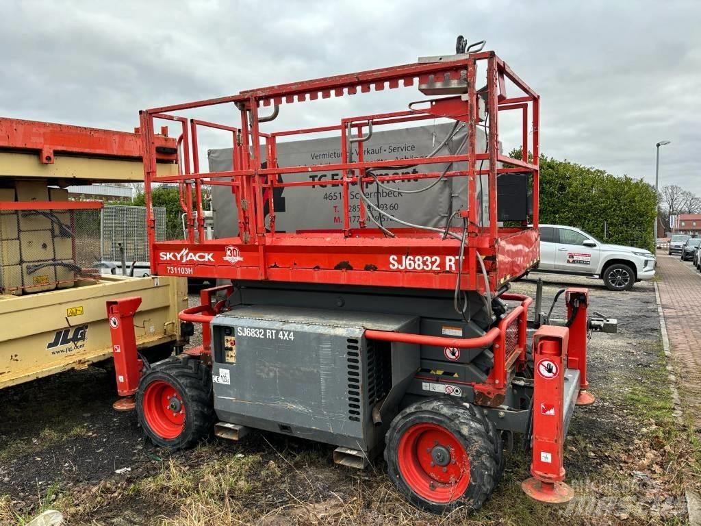 SkyJack SJ 6832 RT Elevadores de tesoura