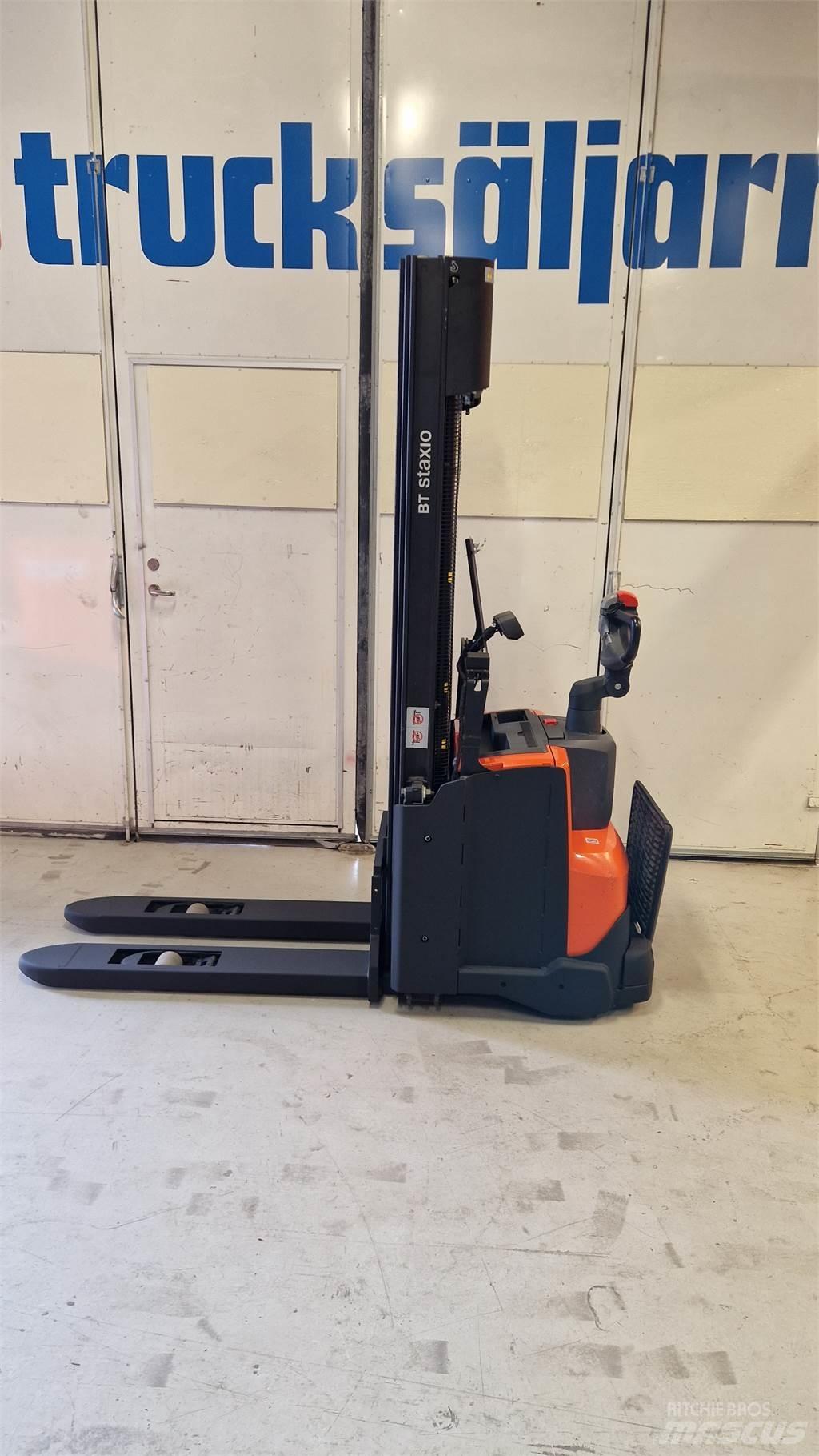 Toyota SWE140L Empilhador para operador externo