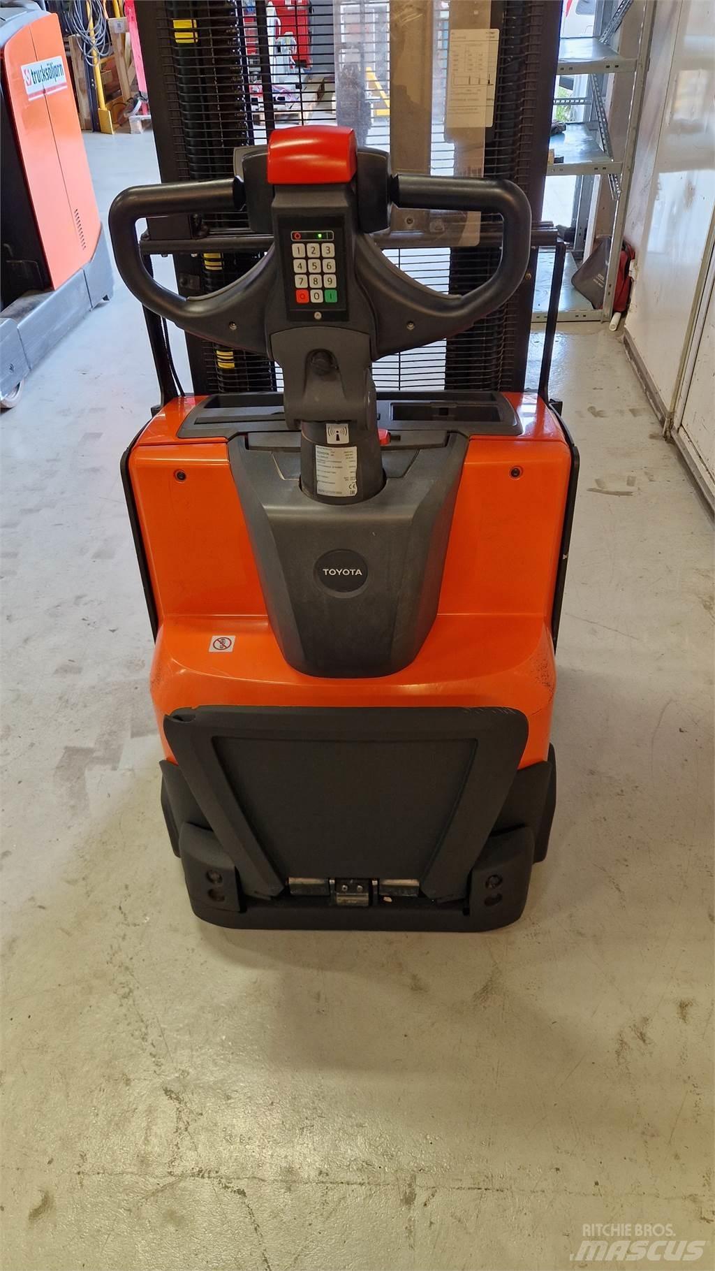 Toyota SWE140L Empilhador para operador externo