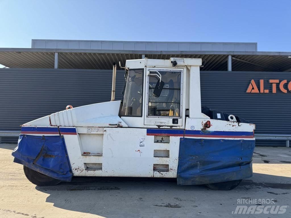 CAT PS-300B Cilindros Compactadores de pneus