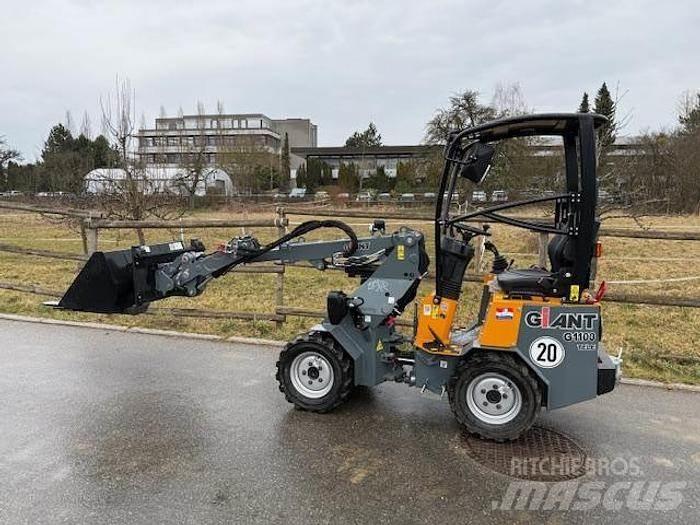 GiANT G1100 Carregadeiras de rodas