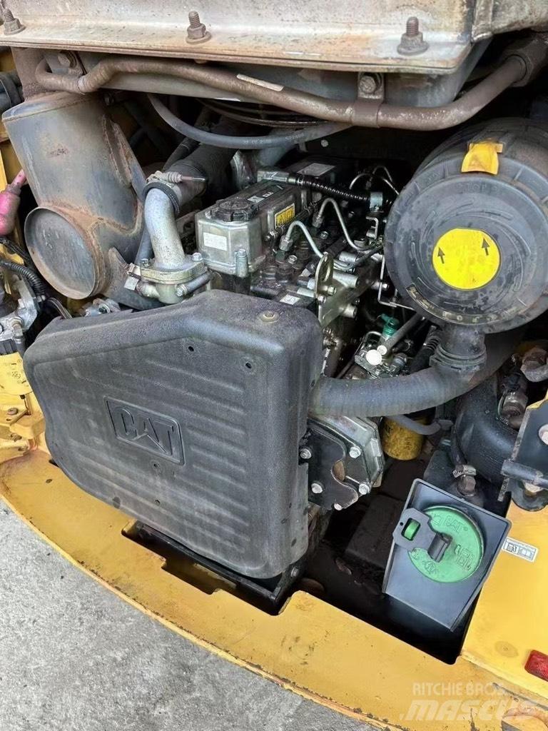 CAT 246 C Minicarregadeiras