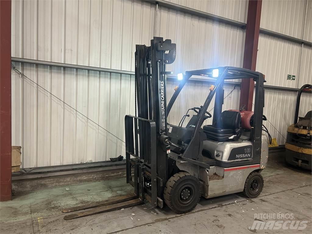 Nissan P1D1A18LQ Empilhadores a gás