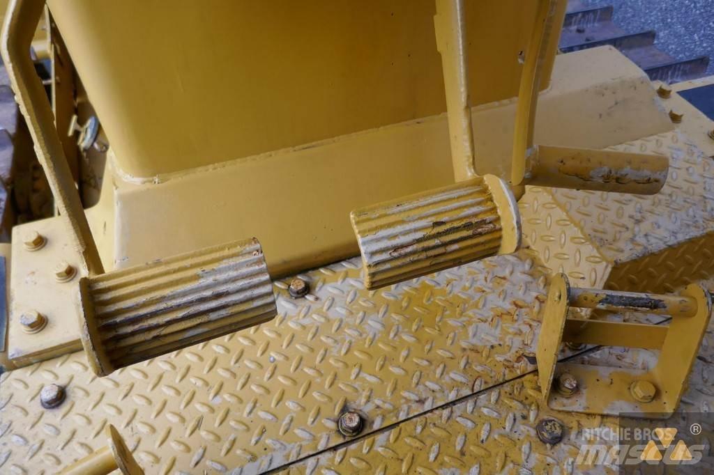 CAT D7G Ex-army Dozers - Tratores rastos