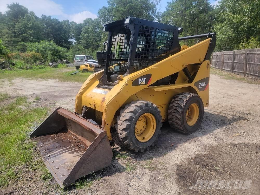 CAT 252 B 3 Minicarregadeiras