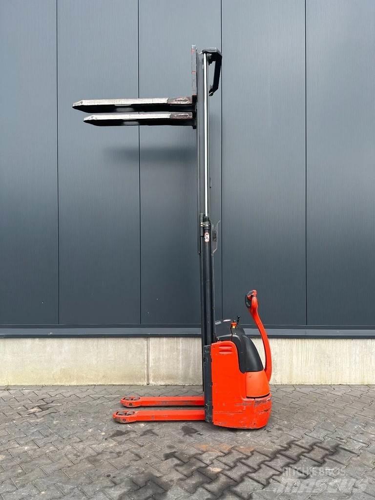 Linde L12 Empilhador para operador externo
