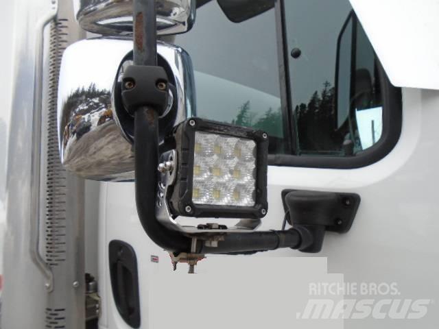 Freightliner M2 106 Caminhões de caixa fechada