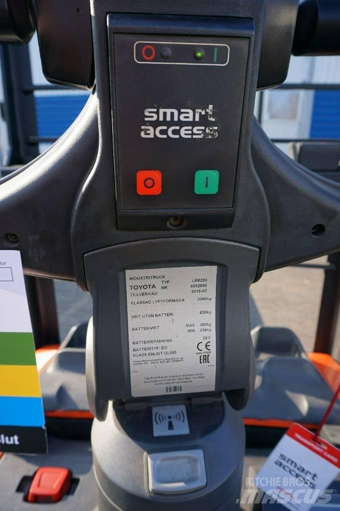 Toyota LPE250 Porta-paletes com plataforma