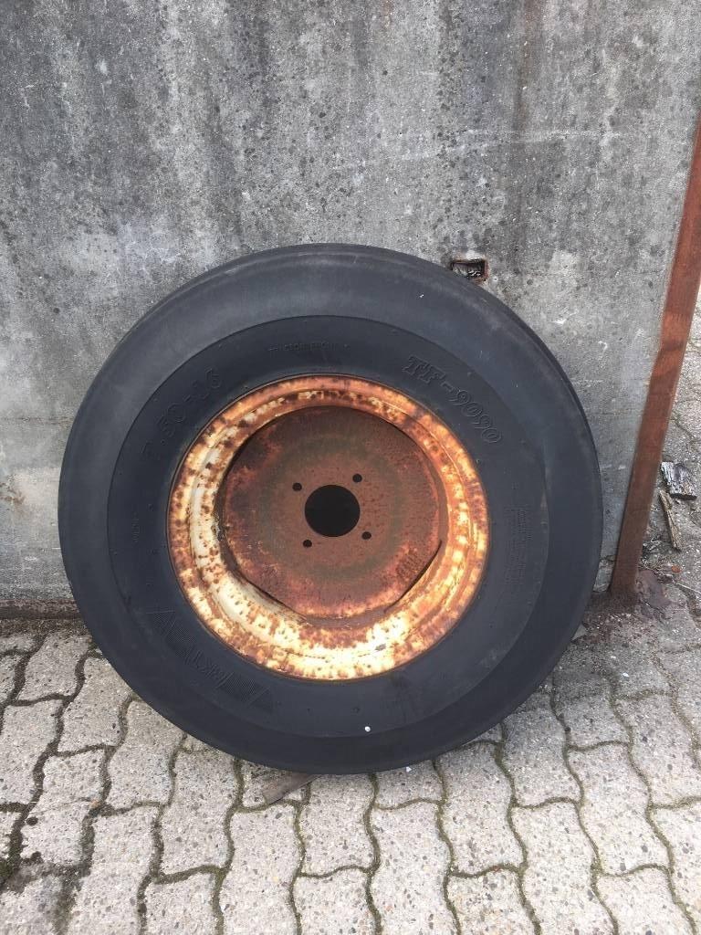BKT 7.50 R 16 + velg Pneus Agrícolas
