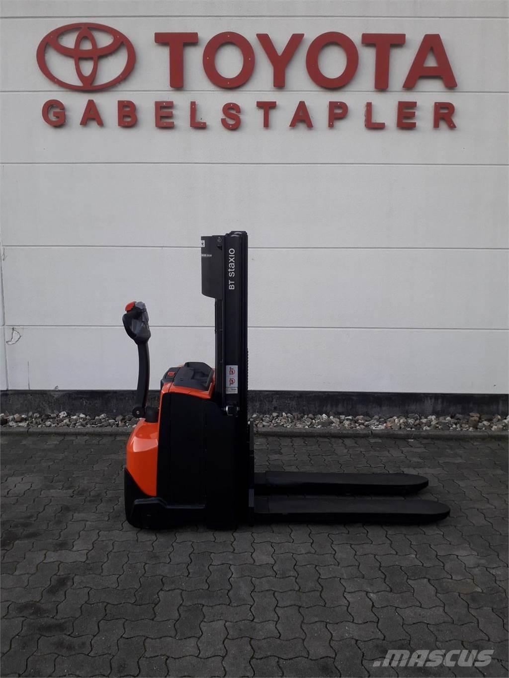 Toyota SWE120 Empilhador para operador externo