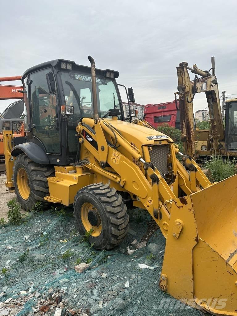 CAT 420 F Retroescavadeiras