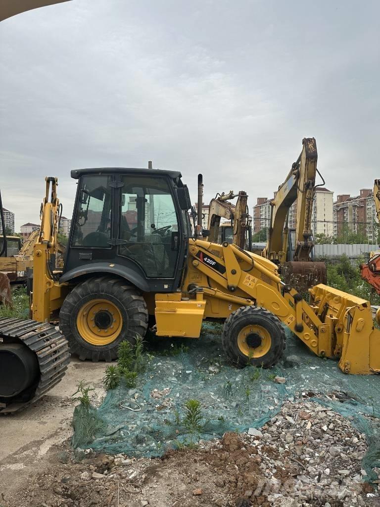 CAT 420 F Retroescavadeiras