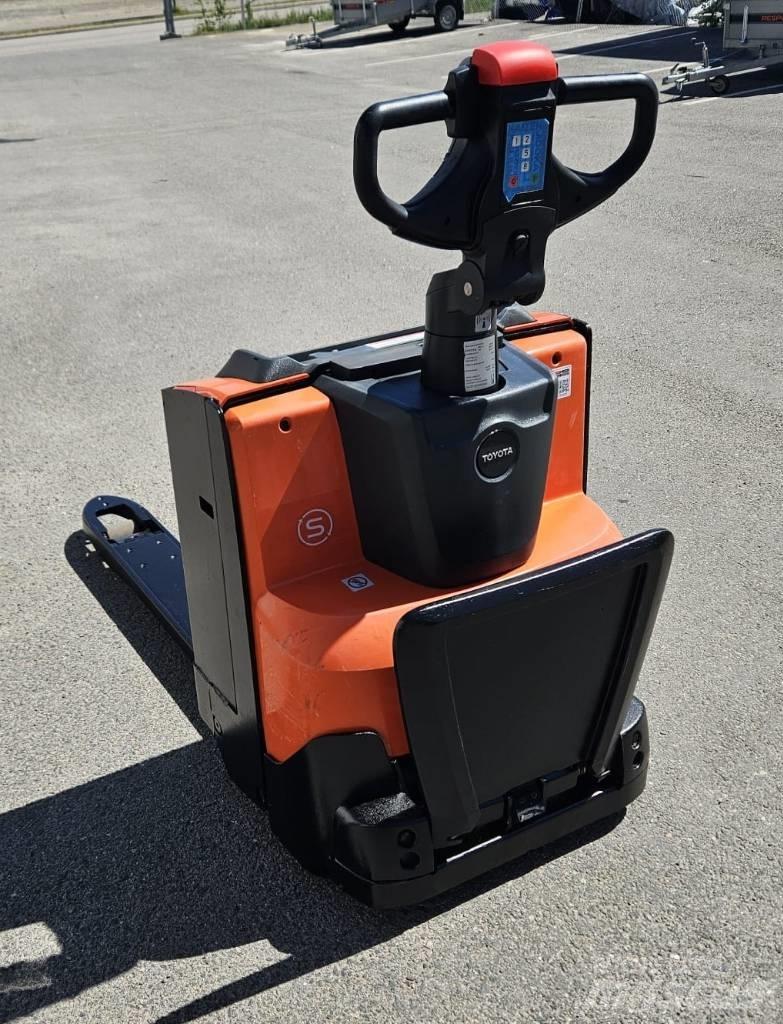 Toyota LWE 200 Porta-paletes com plataforma