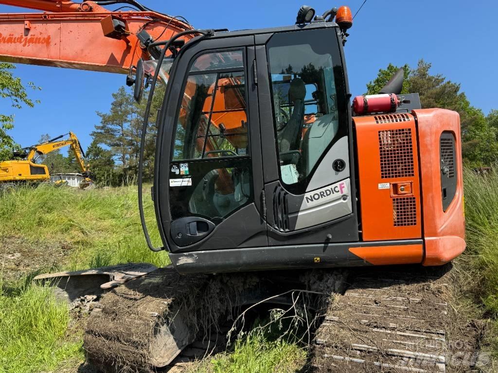 Hitachi ZX135USBL-6 Escavadeiras de esteiras