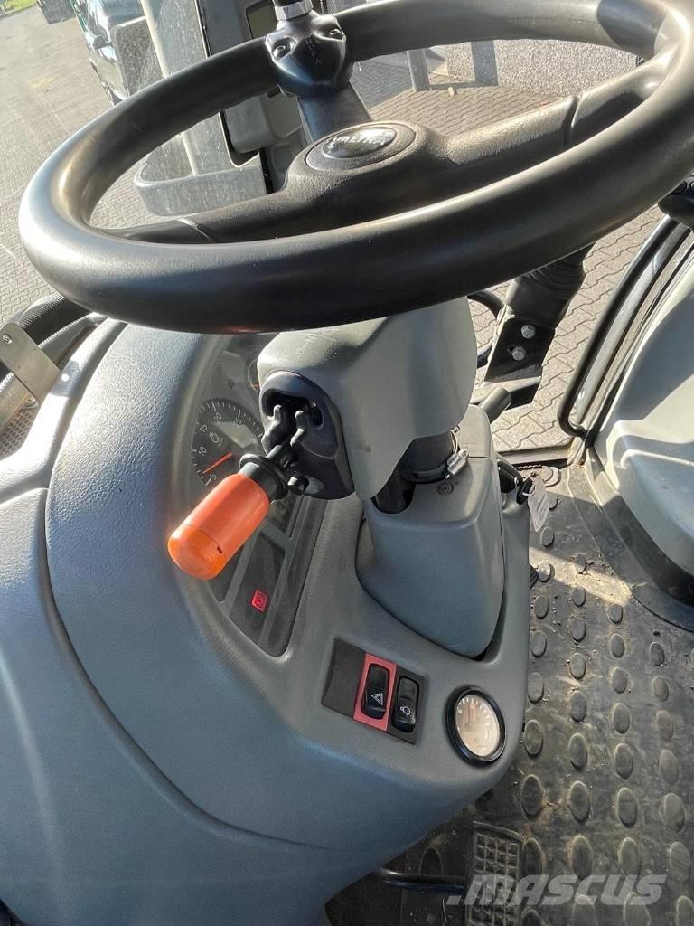 Valtra T151 tractor Tratores Agrícolas usados