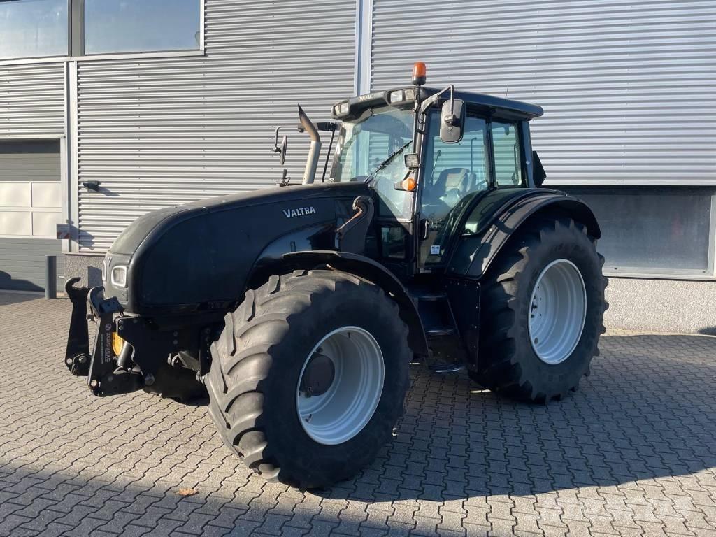 Valtra T151 tractor Tratores Agrícolas usados