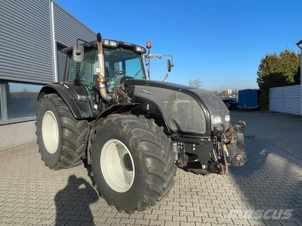 Valtra T151 tractor Tratores Agrícolas usados