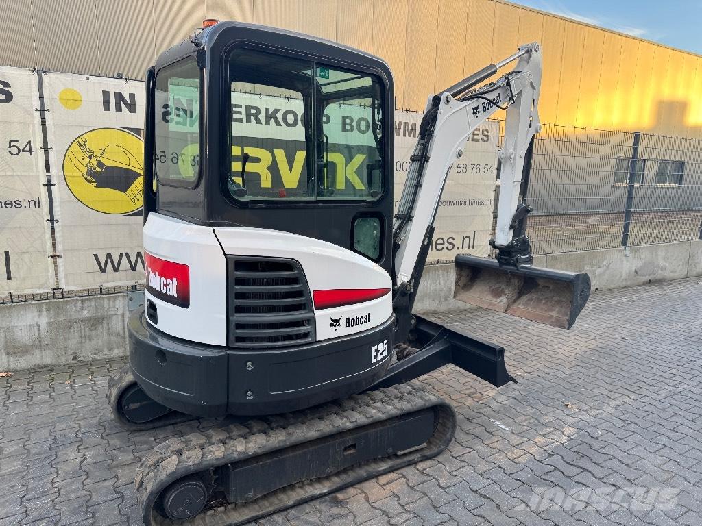 Bobcat E25 Miniescavadeiras