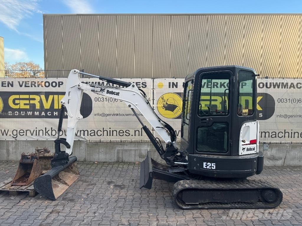 Bobcat E25 Miniescavadeiras