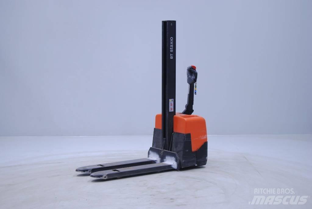 Toyota HWE100 Empilhador para operador externo