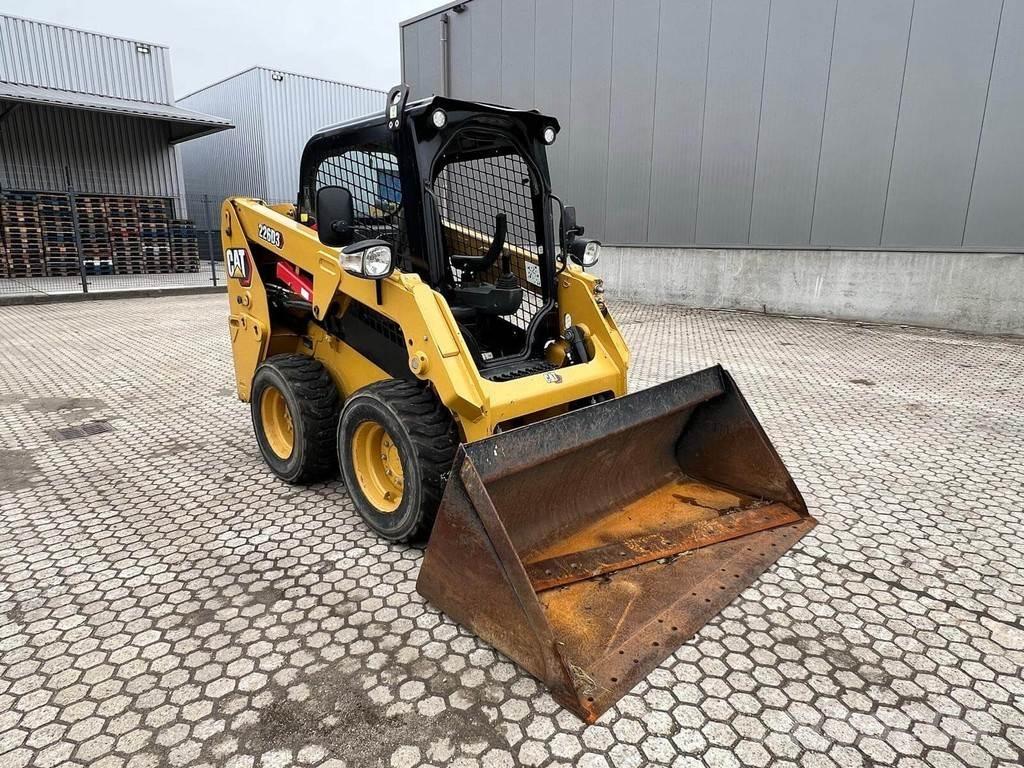 CAT 226D Minicarregadeiras