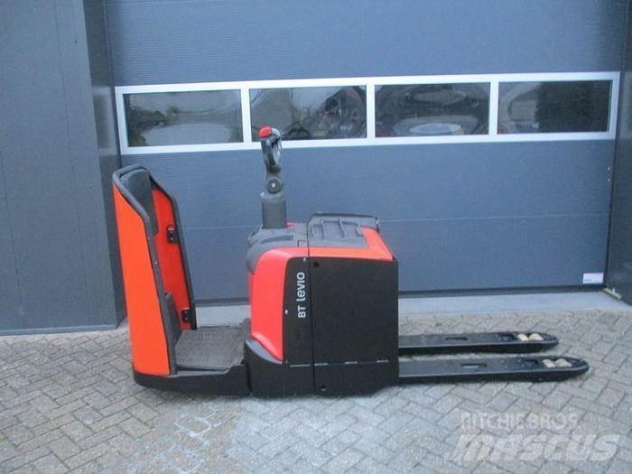 Toyota LPE 250 Porta-paletes com plataforma