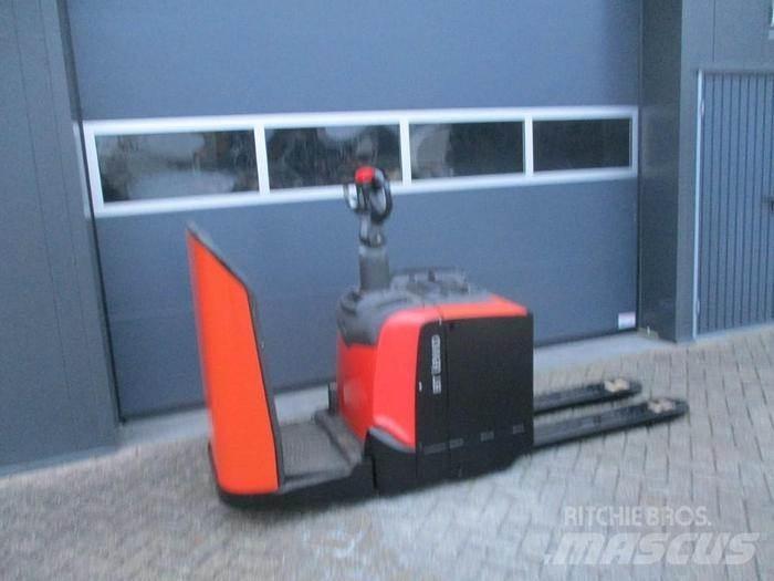 Toyota LPE 250 Porta-paletes com plataforma