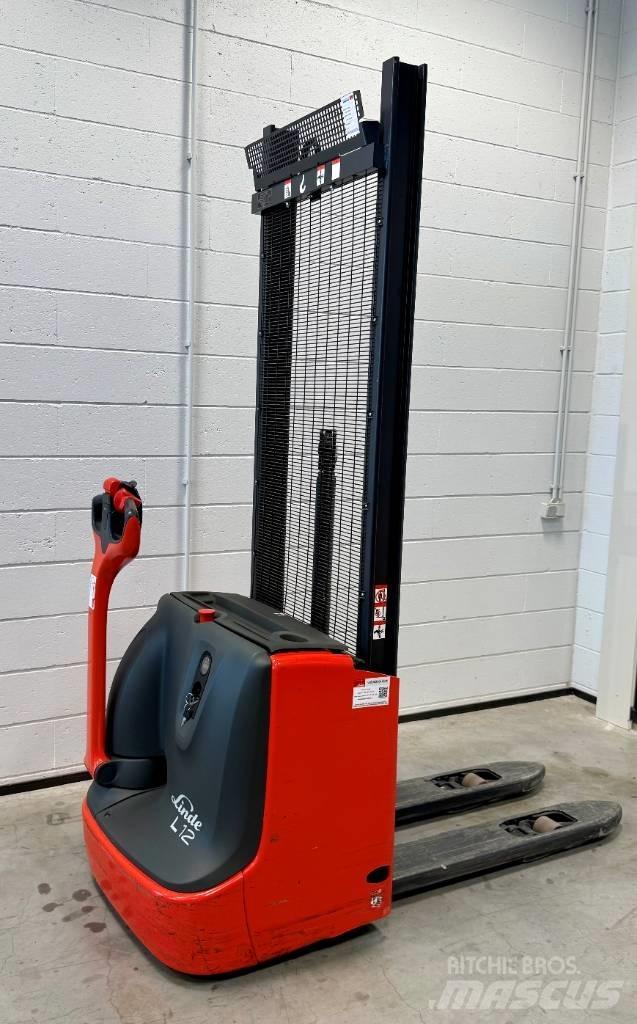 Linde L12i/1172 Empilhador para operador externo