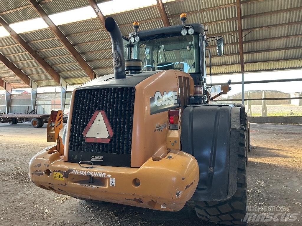 CASE 821 E Carregadeiras de rodas