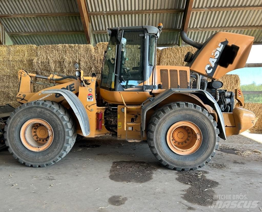 CASE 821 E Carregadeiras de rodas