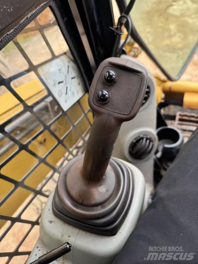 CAT 246 C Minicarregadeiras