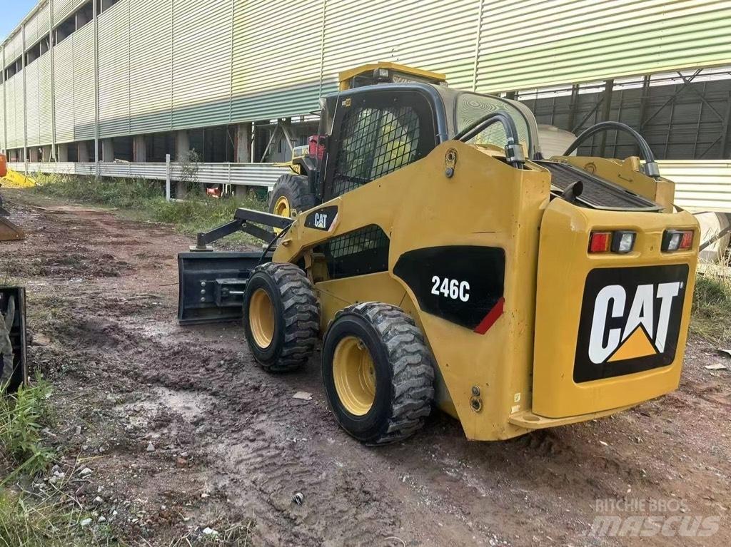 CAT 246 C Minicarregadeiras