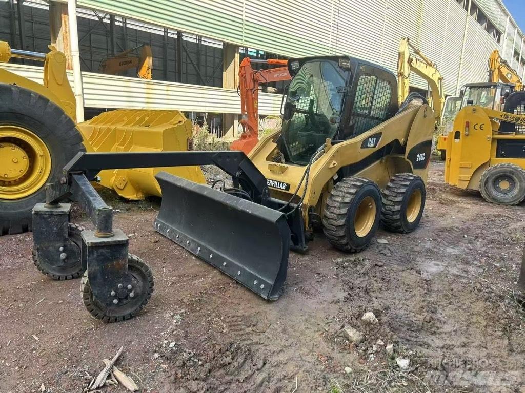 CAT 246 C Minicarregadeiras