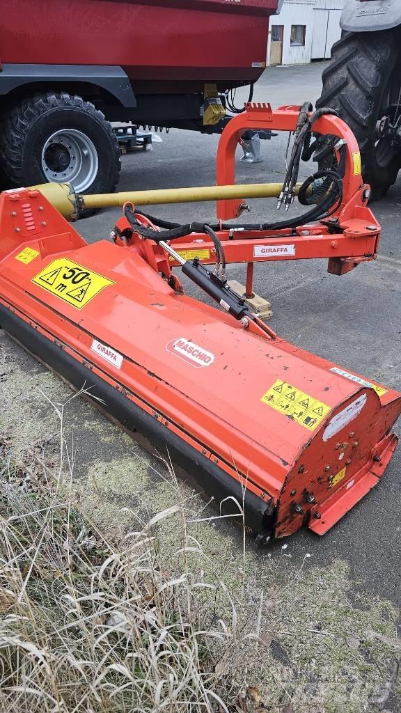 Maschio Giraffa 210 Gadanheiras e cortadores de folhas para pastos
