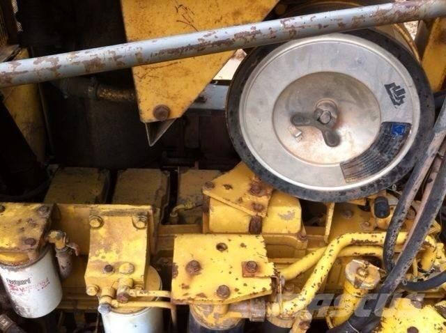 Komatsu D 155 A-3 Dozers - Tratores rastos