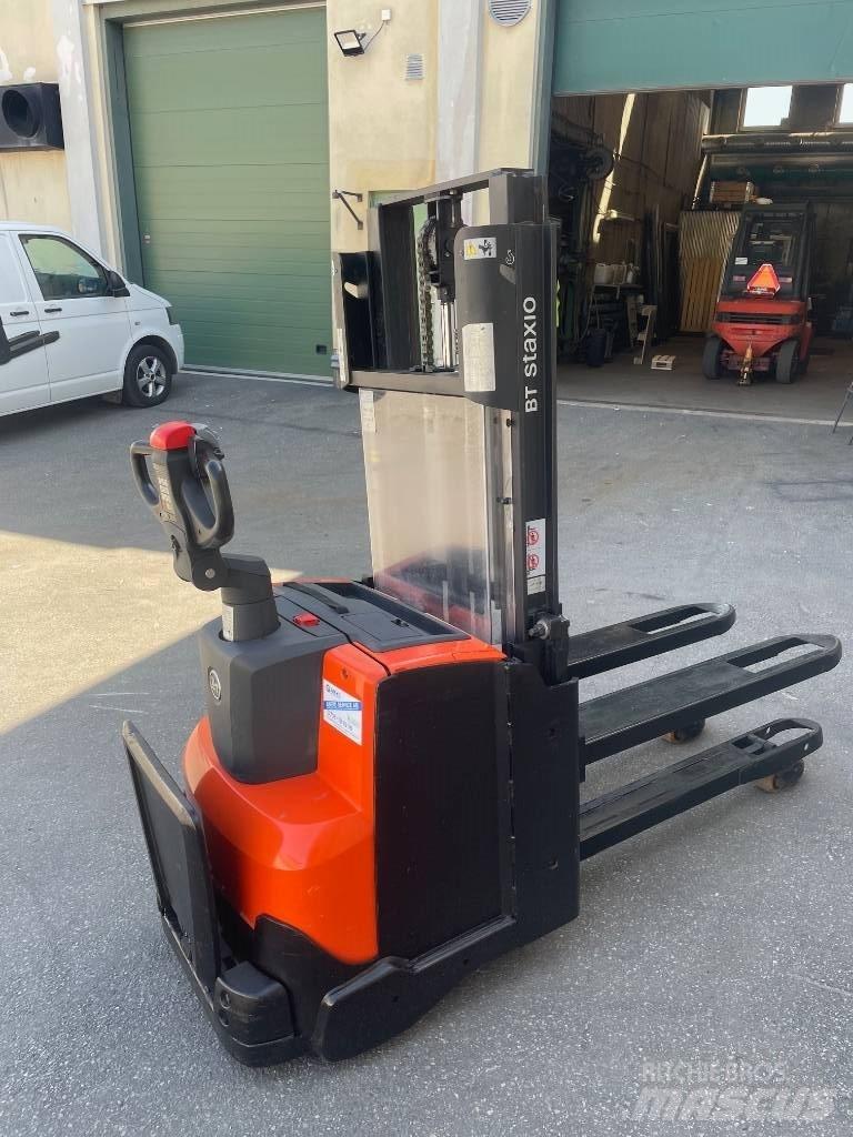 BT SWE200D Empilhador para operador externo