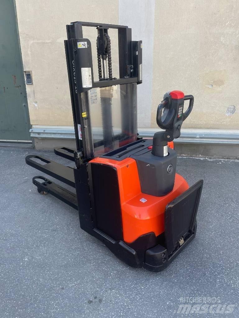 BT SWE200D Empilhador para operador externo