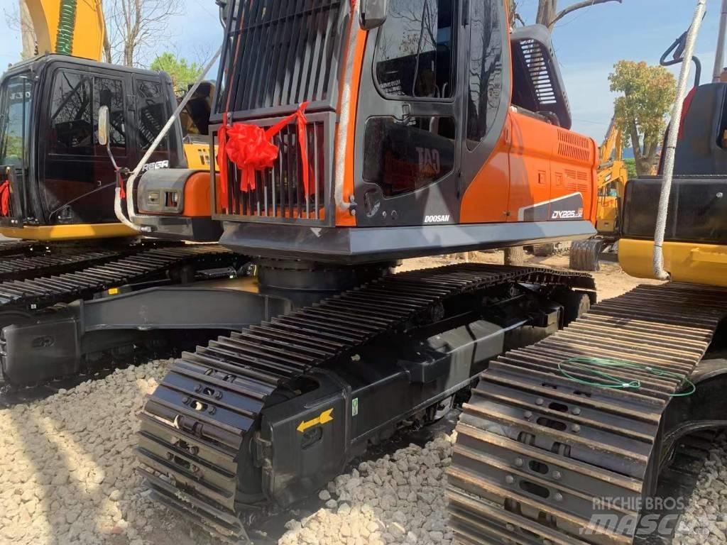 Doosan DX 225 Escavadeiras de esteiras