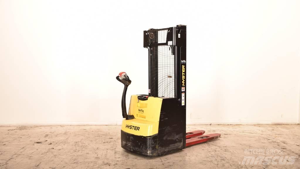 Hyster S 1.6 Empilhador para operador externo