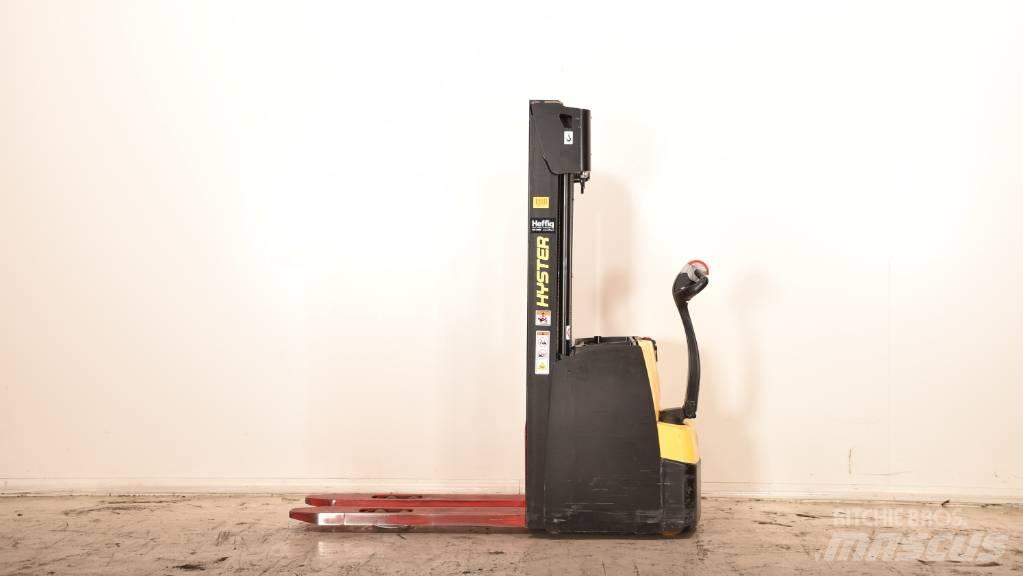 Hyster S 1.6 Empilhador para operador externo