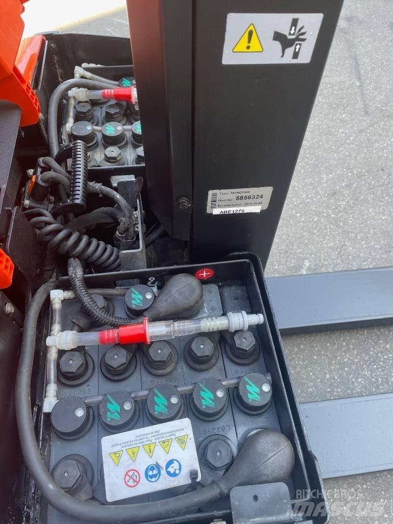 BT SWE080L Empilhador para operador externo