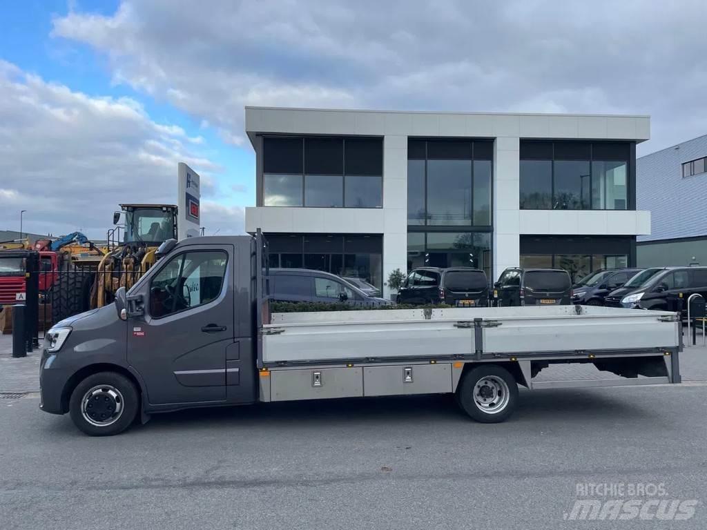 Renault Master Outros