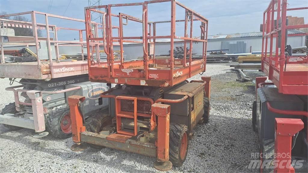 SkyJack SJ6832RTE Elevadores de tesoura