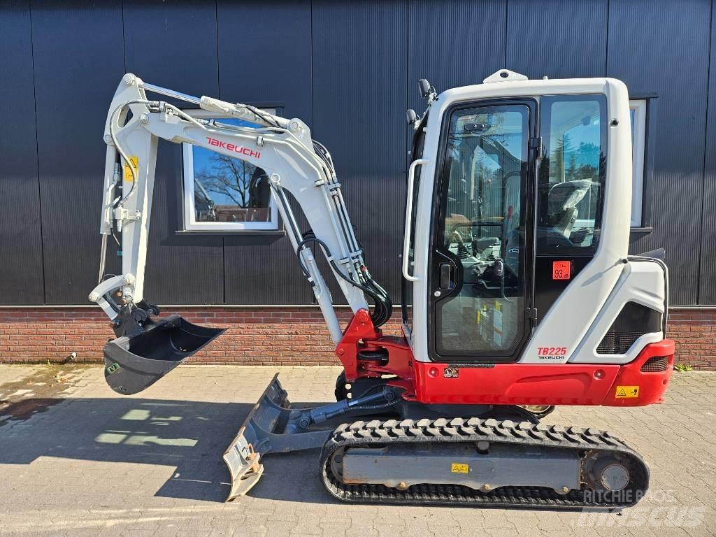 Takeuchi TB 225 Miniescavadeiras