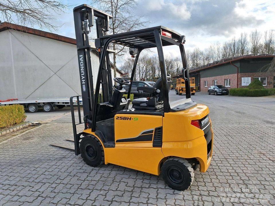 Hyundai 25 BH-9 Construção - Outros
