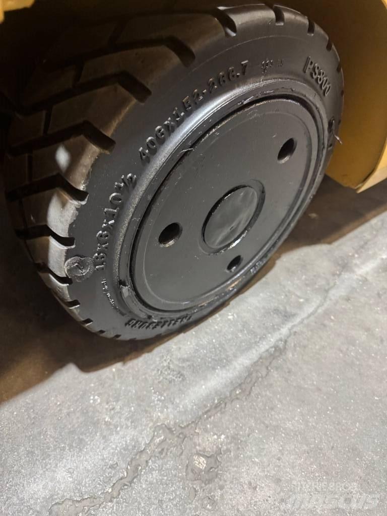 CAT EC30N2 Empilhadores eléctricos